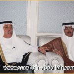 صورة في البحرين مع الشيخ عيسى بن راشد آل خليقة