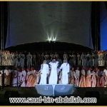 صورة من أوبريت صفحة المجد يظهر فيها الفنانون عبد المجيد عبدالله ورابح صقر وأصيل أبو بكر
